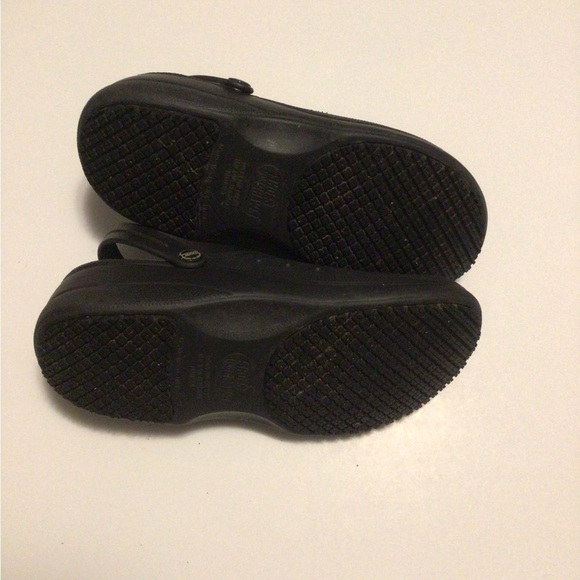 Shoes for
unisex men size 10 women size 12 black crocs slip resistant clog - Picture 5 of 9